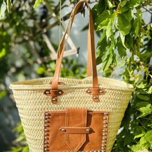 Panier tressé avec clous